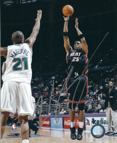 Wayne Simien Autographed Signed 8X10 Miami Heat Photo - Autographs