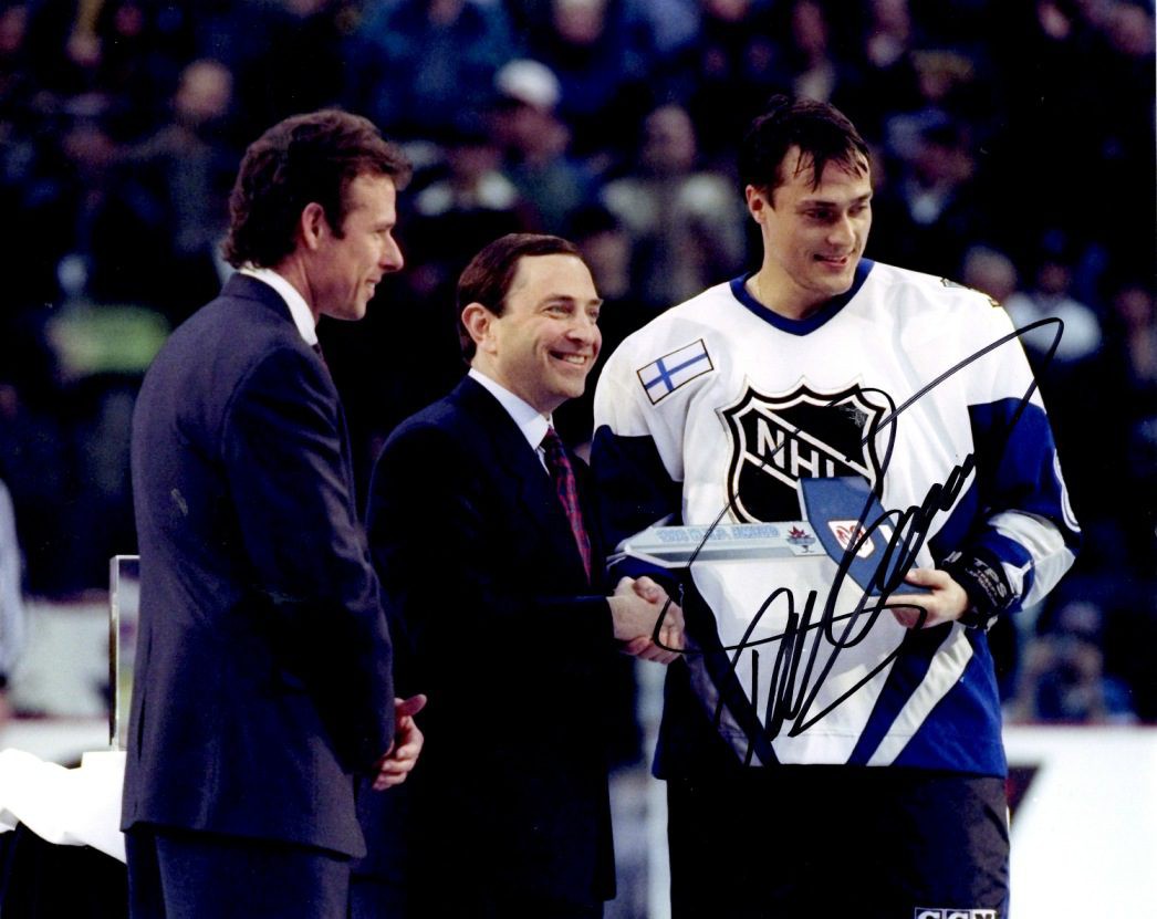 Teemu Selanne Autographed Signed 8X10 Anaheim Ducks Photo Autographs